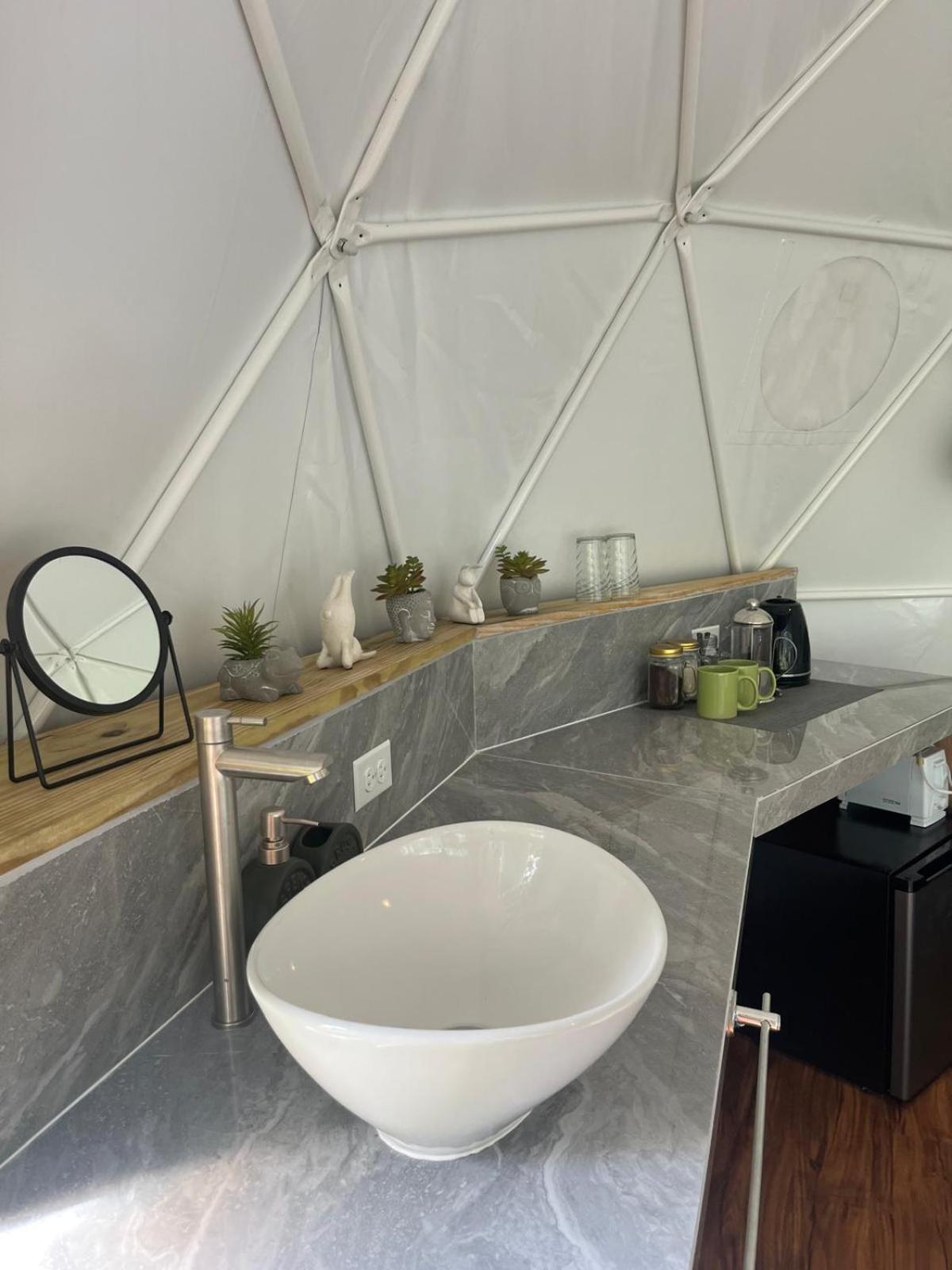 La Comarca River Glamping Dome Near Manuel Antonio Bagian luar foto