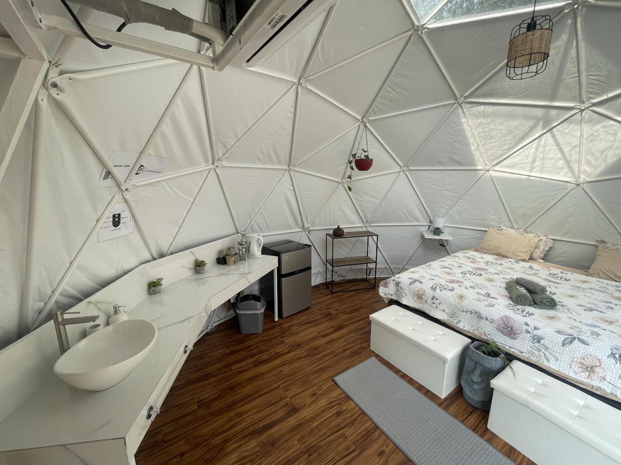 La Comarca River Glamping Dome Near Manuel Antonio Bagian luar foto