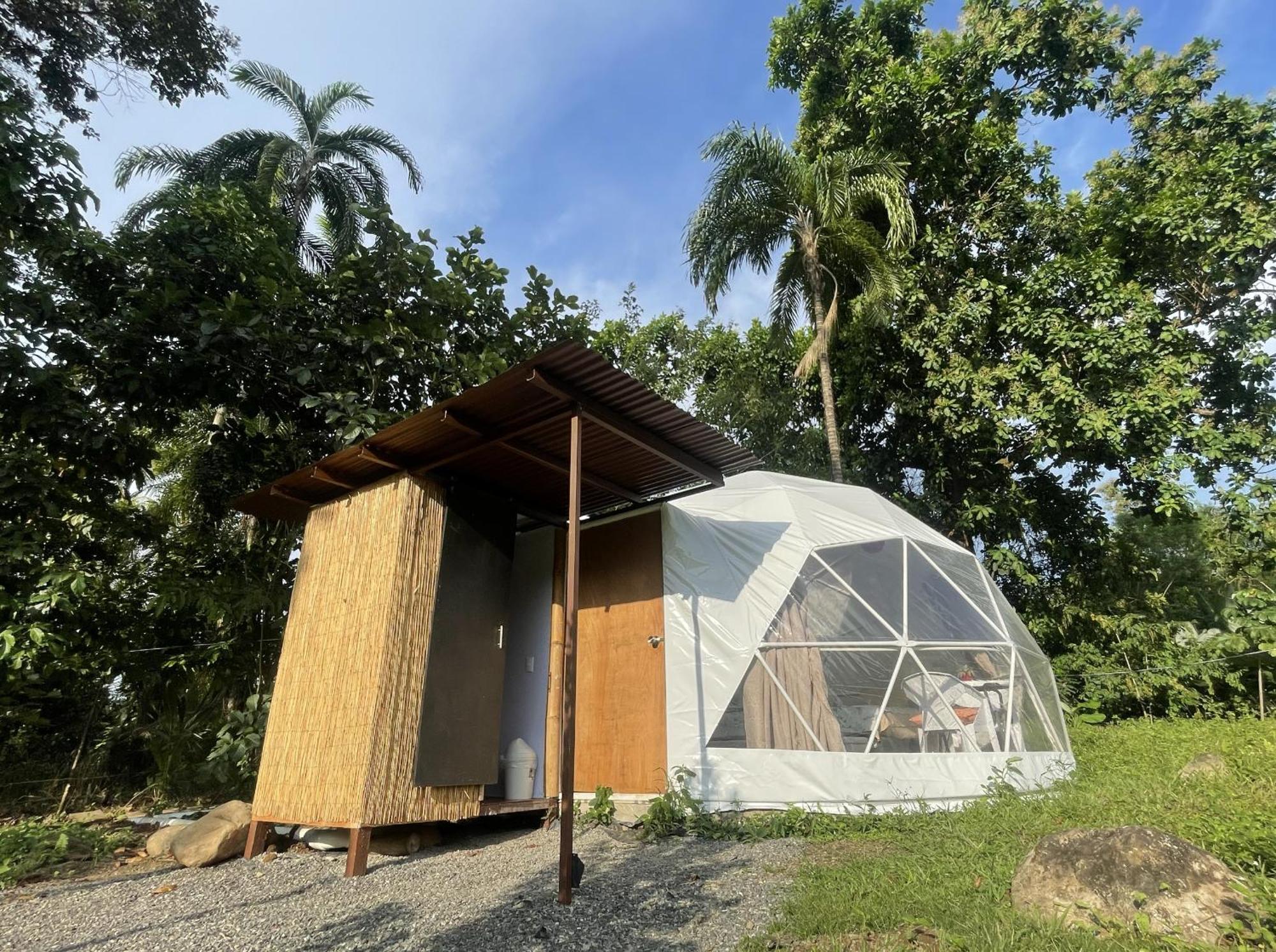 La Comarca River Glamping Dome Near Manuel Antonio Bagian luar foto