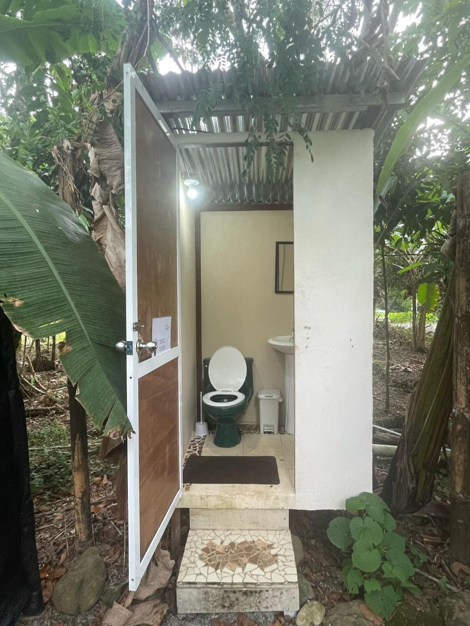 La Comarca River Glamping Dome Near Manuel Antonio Bagian luar foto